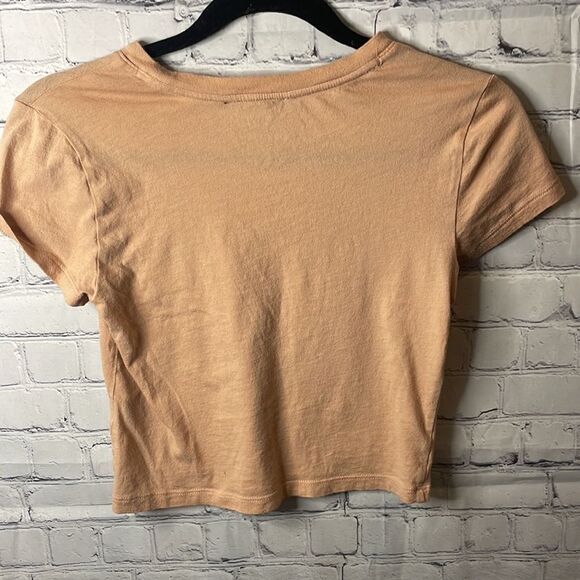🌼 Forever 21 Cropped Tee - Size Medium - Picture 3 of 3